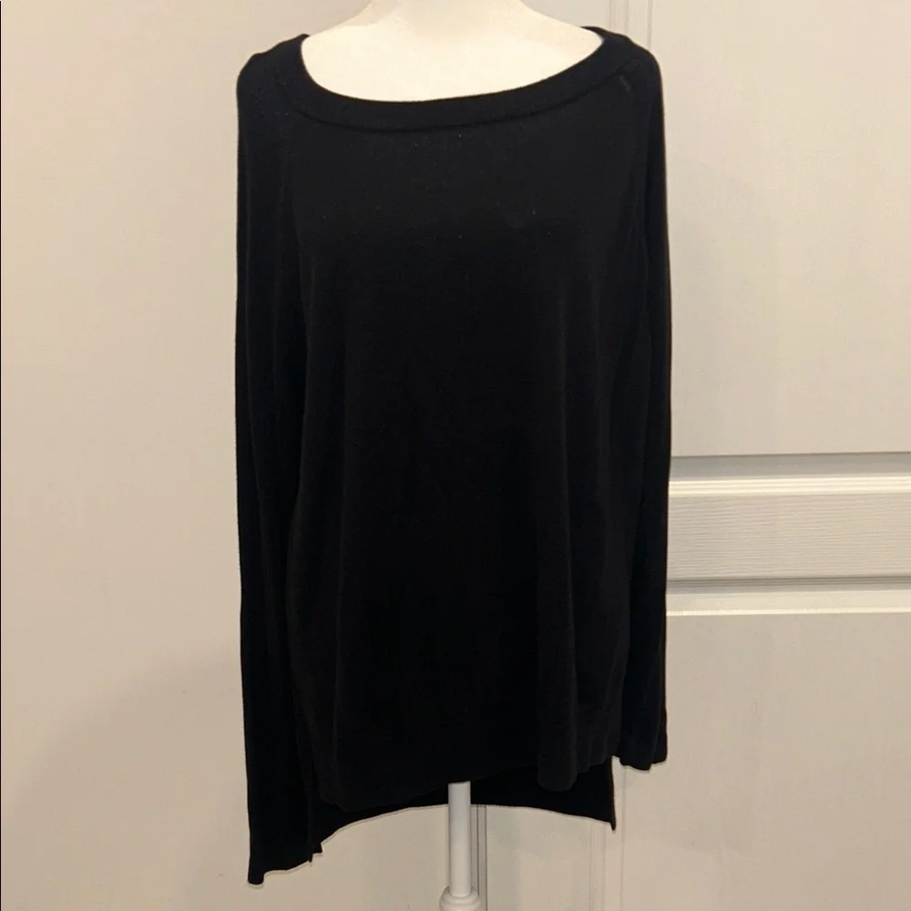 Lululemon Women’s Black Long Sleeve Sweater